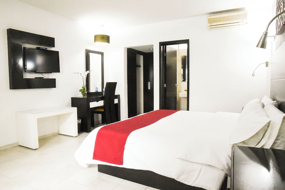 Hotel Expo Plaza Business and Family Guadalajara 8/20