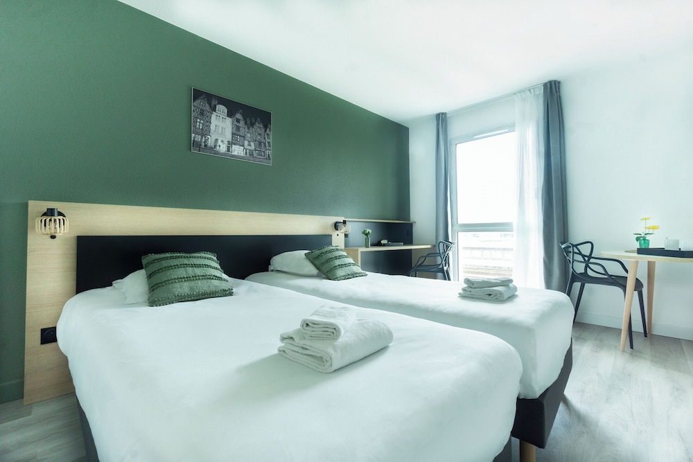 COMFORT, STUDIO, TWIN BEDS