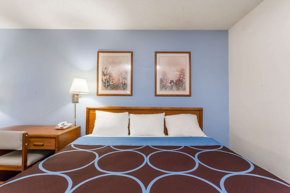 Super 8 by Wyndham Norwich 8/28