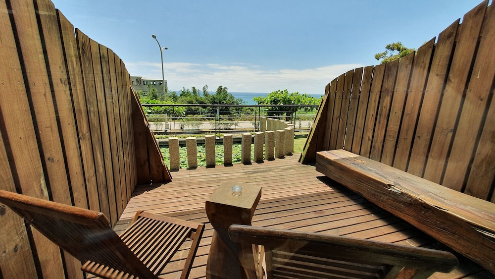 Cao Hai Tong Seaview Bed And Breakfast 25/40