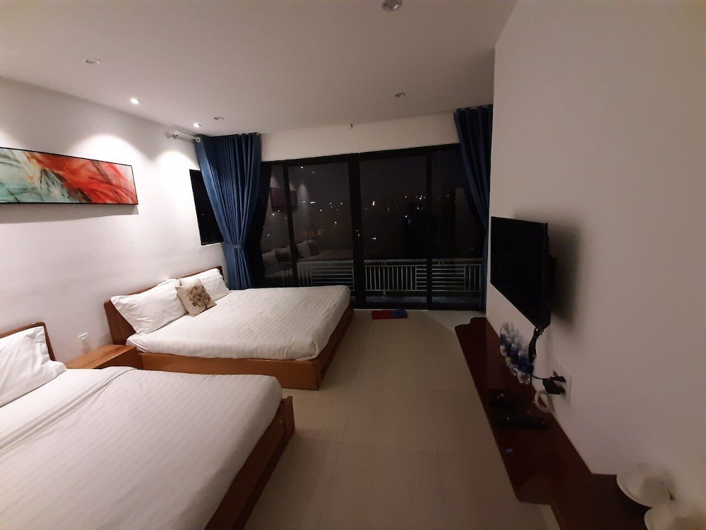 FAMILY, QUADRUPLE, 2 QUEEN BEDS, GARDEN VIEW, BALCONY