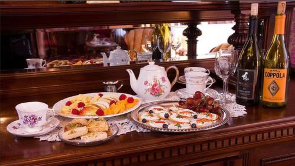 Gingerbread Mansion Inn 34/73
