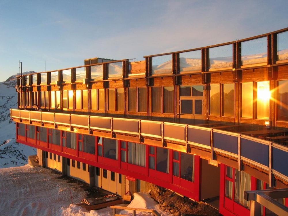 Glacier Hotel Grawand 2/62