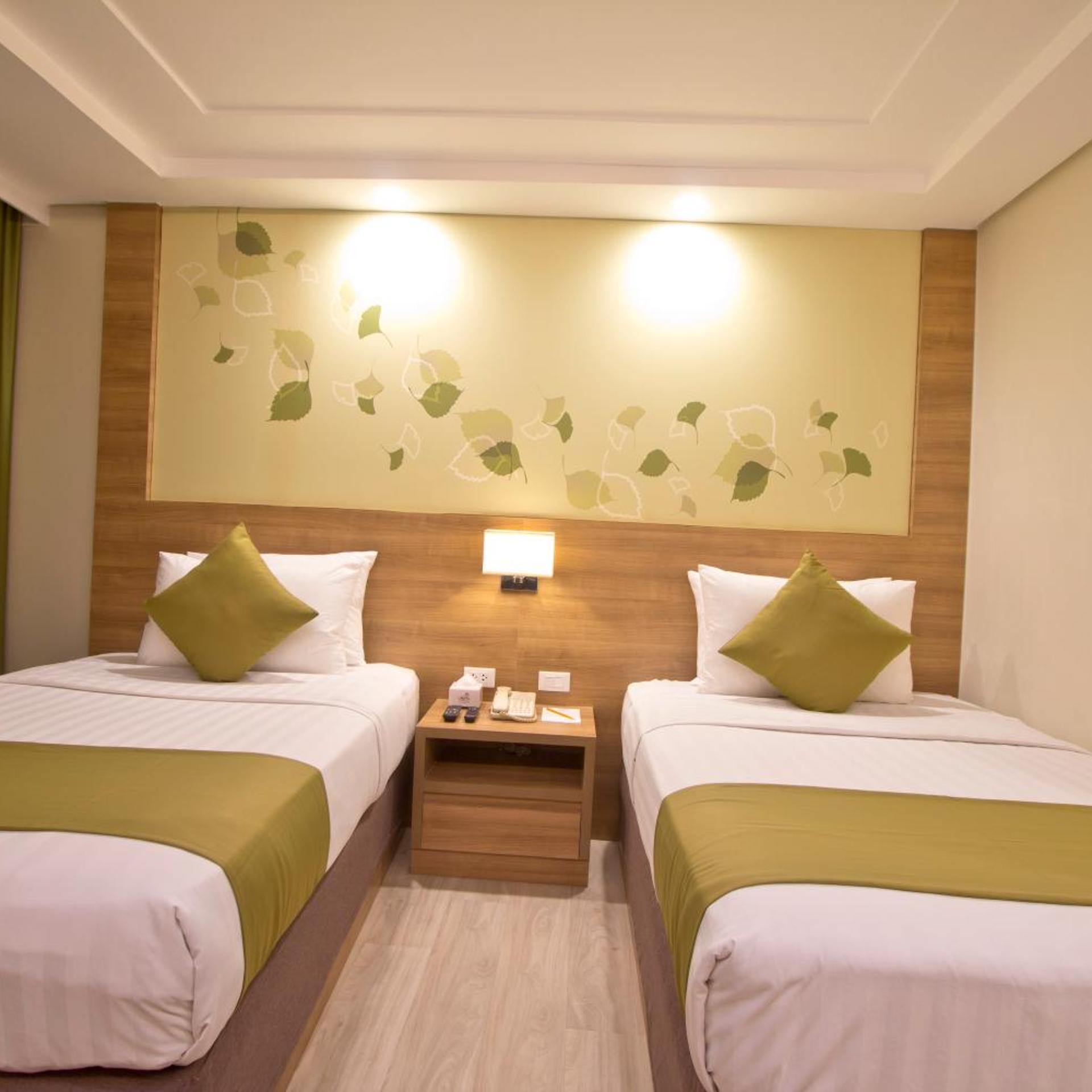 غرفة ديلوكس بسرير مزدوج، Crown Regency Hotel Makati 2/7