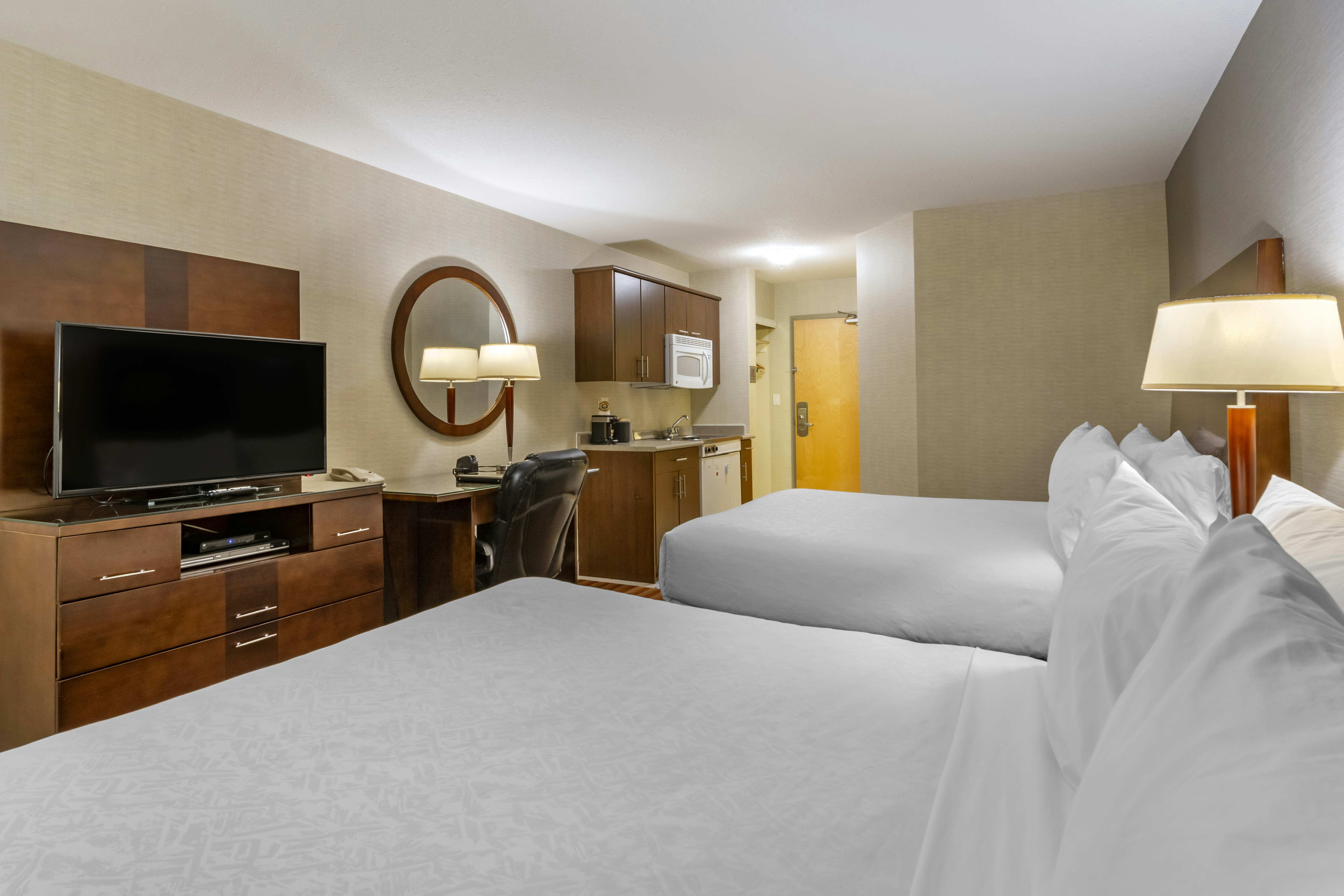 Devonian Hotel Suites 15/35