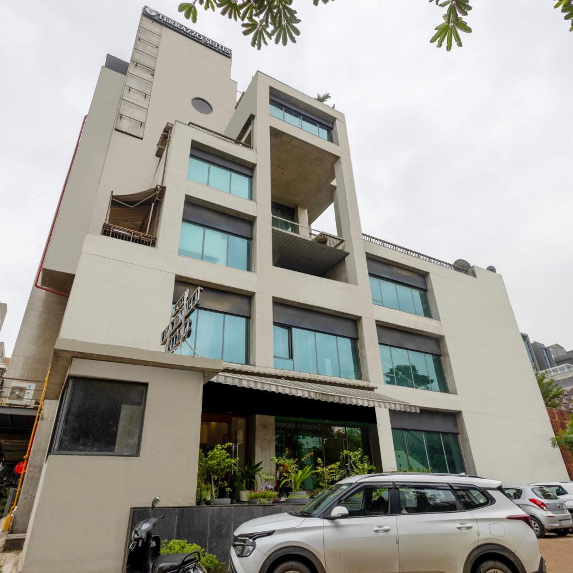 Terrazzo Suites 4/40