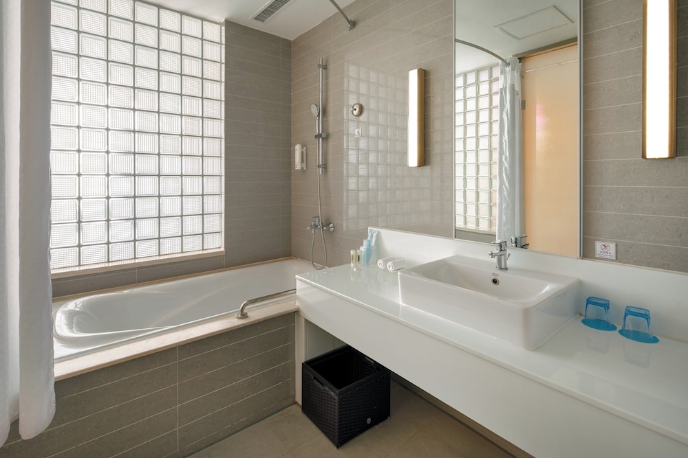 Holiday Inn Express Luoyang City Center 71/72