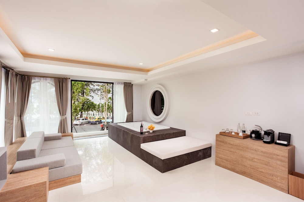 Anona Beachfront Phuket Resort 29/65