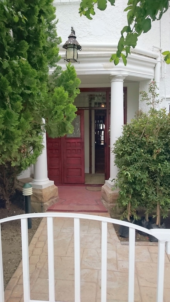Ashby Manor Guest House 40/50