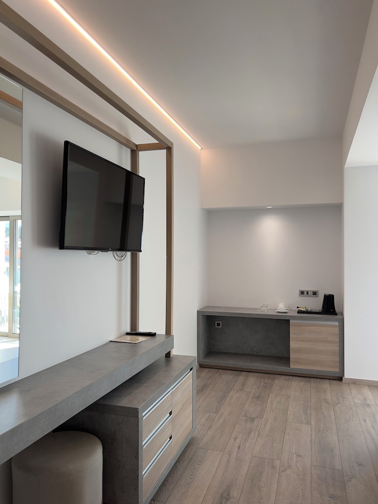 Las Hotel And Spa 6/49