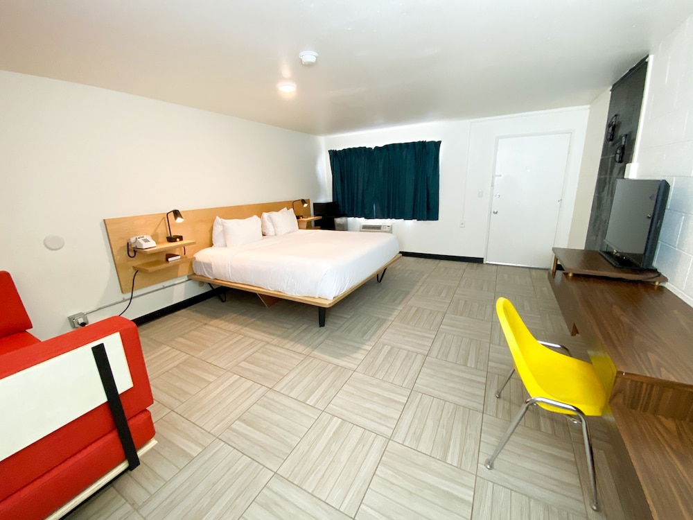 University Inn 47/63