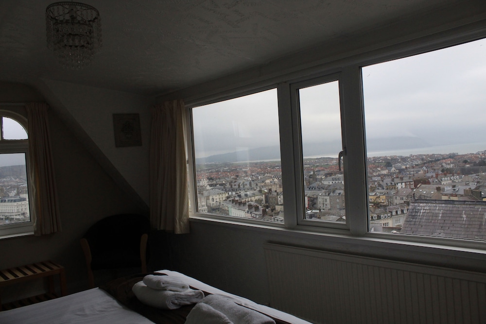 Headlands Hotel 13/33