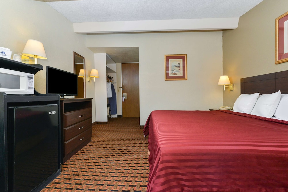 ROOM, KING BED