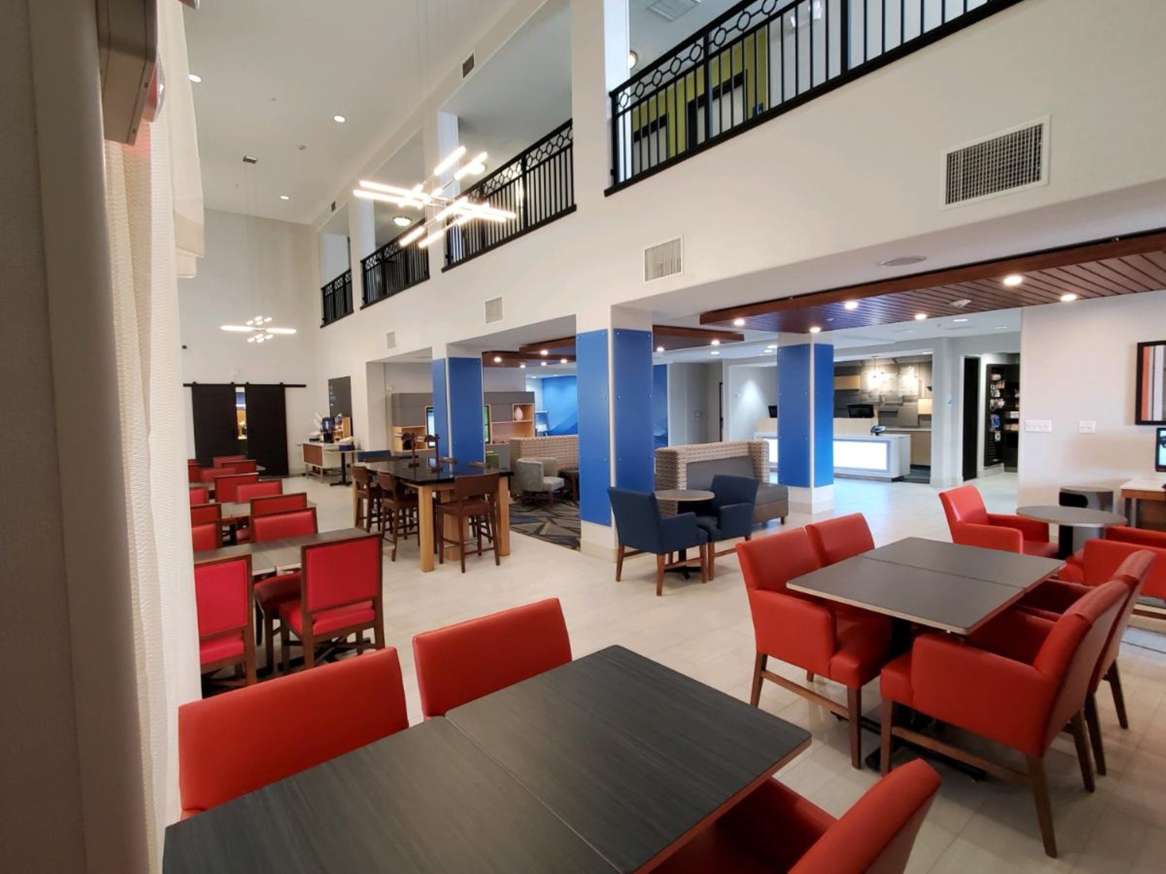 Holiday Inn Express & Suites Phoenix - Glendale Sports Dist 46/63