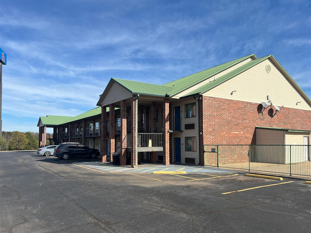 Motel6 Ozark, AR 22/24