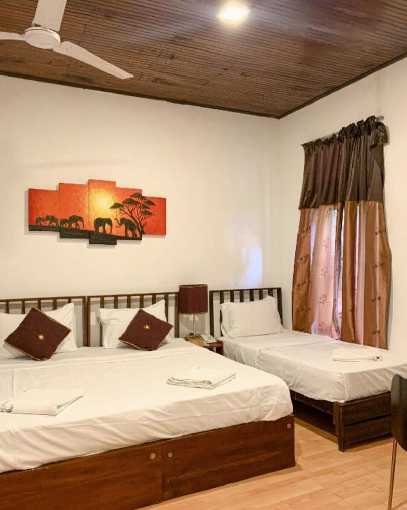 Pavana Hotel 8/63