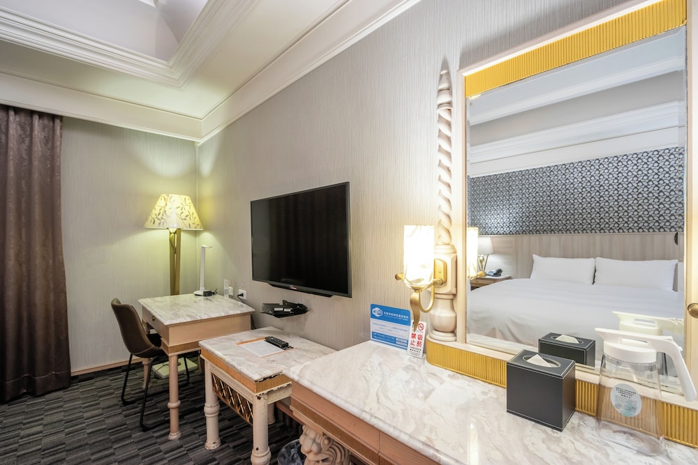 Classic, Queen Bed, F Hotel Taichung Lichia Royal Garden 4/7