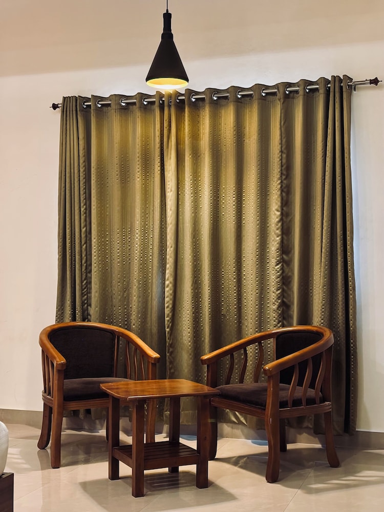 Hotel Citywalk Residency 40/50