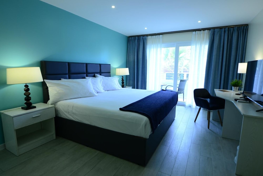 Quints Travelers Inn 21/64