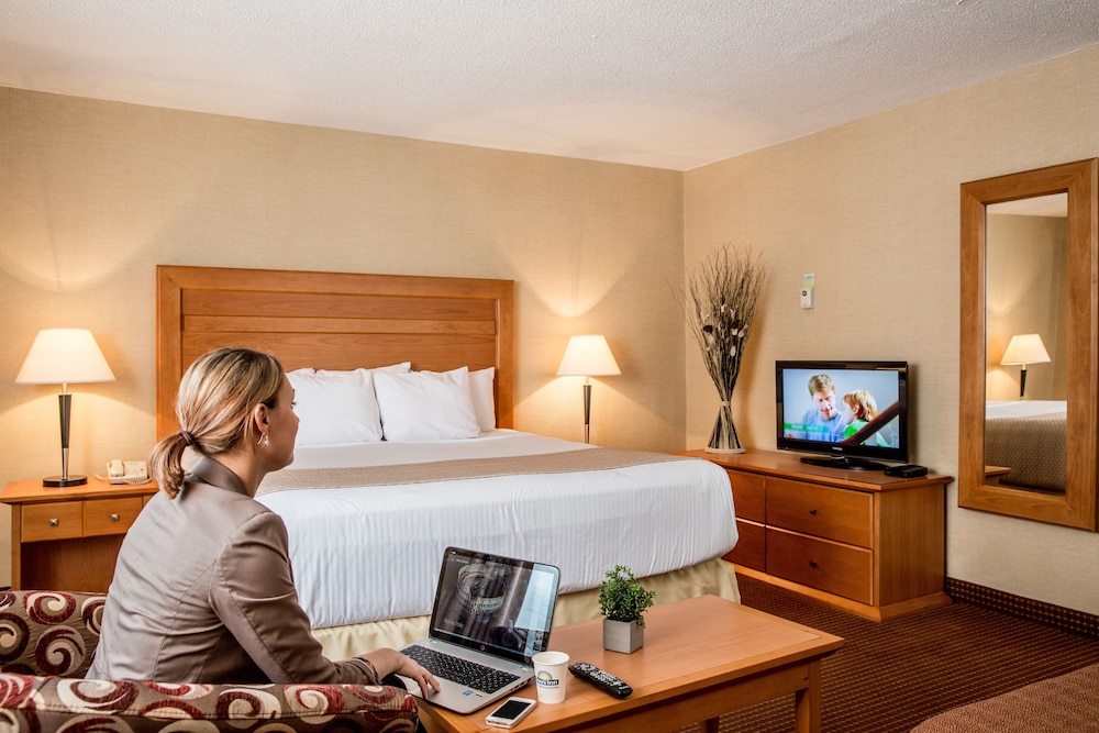 Days Inn by Wyndham Edmonton Downtown 10/38