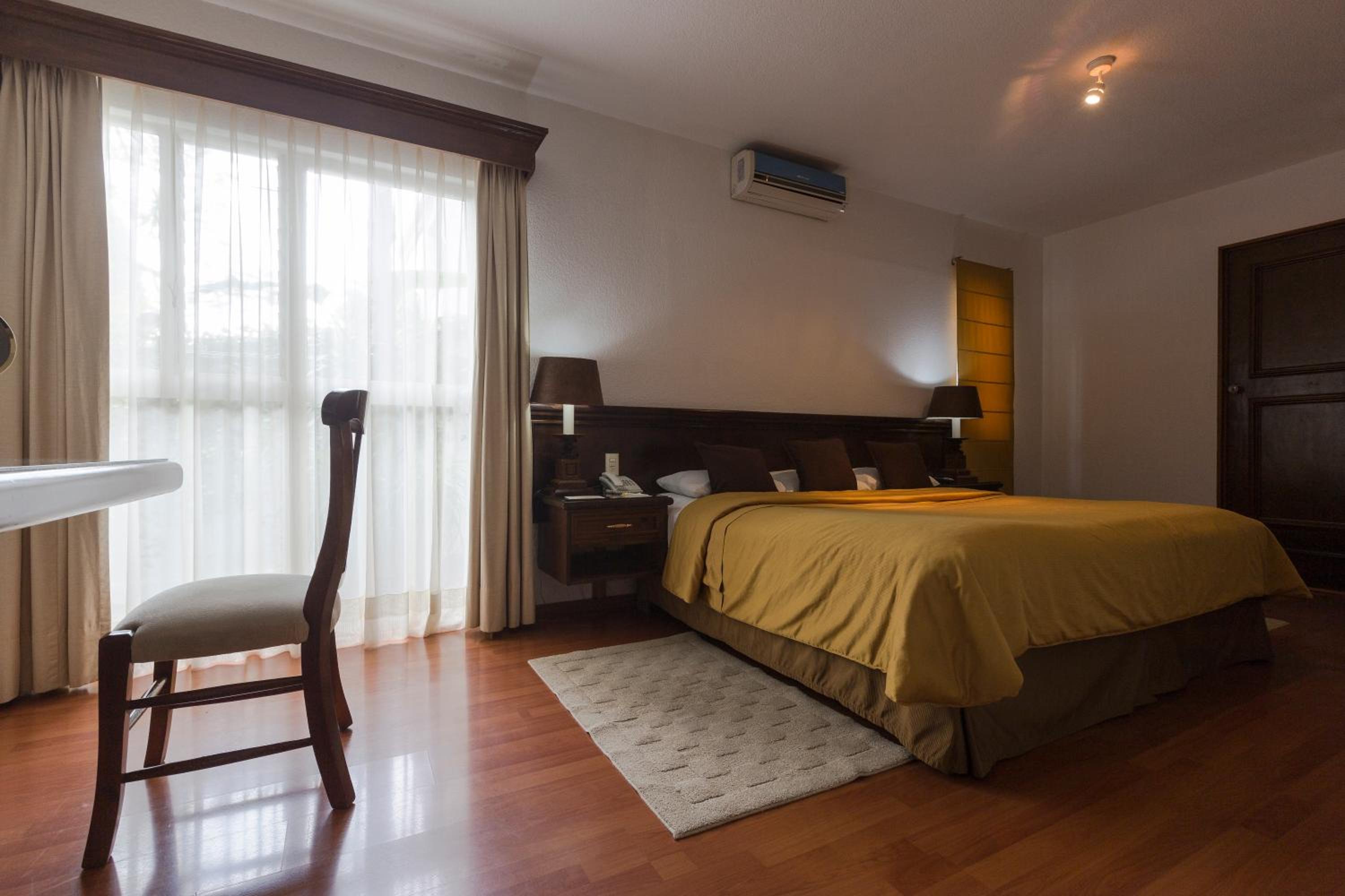 Room, King Bed