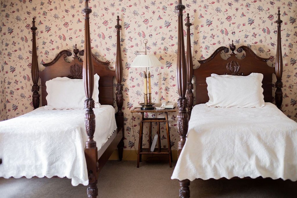 Wayside Inn 37/72