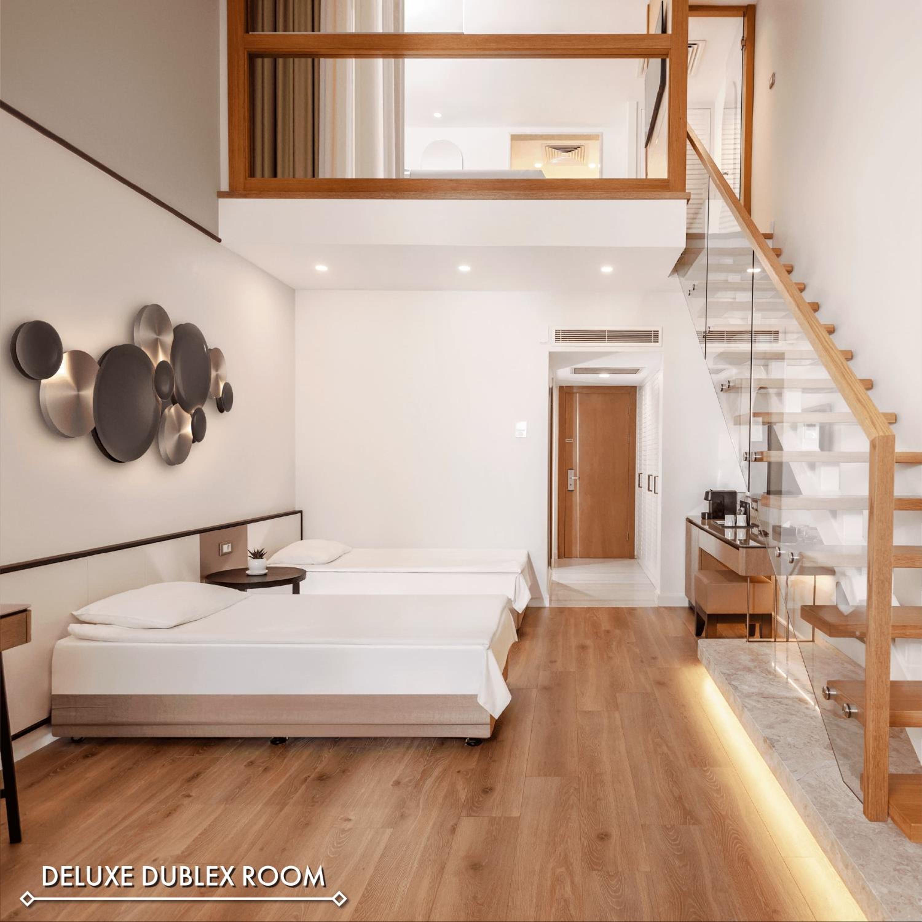 Duplex, Deluxe, Land View