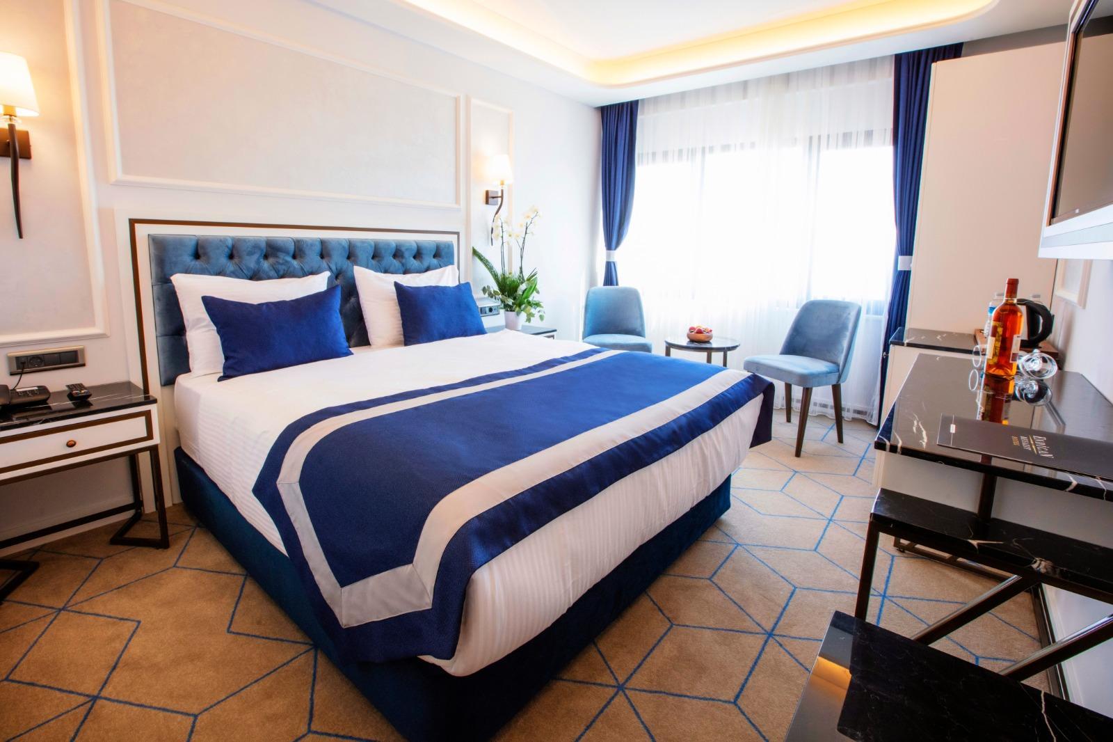 SUPERIOR ROOM