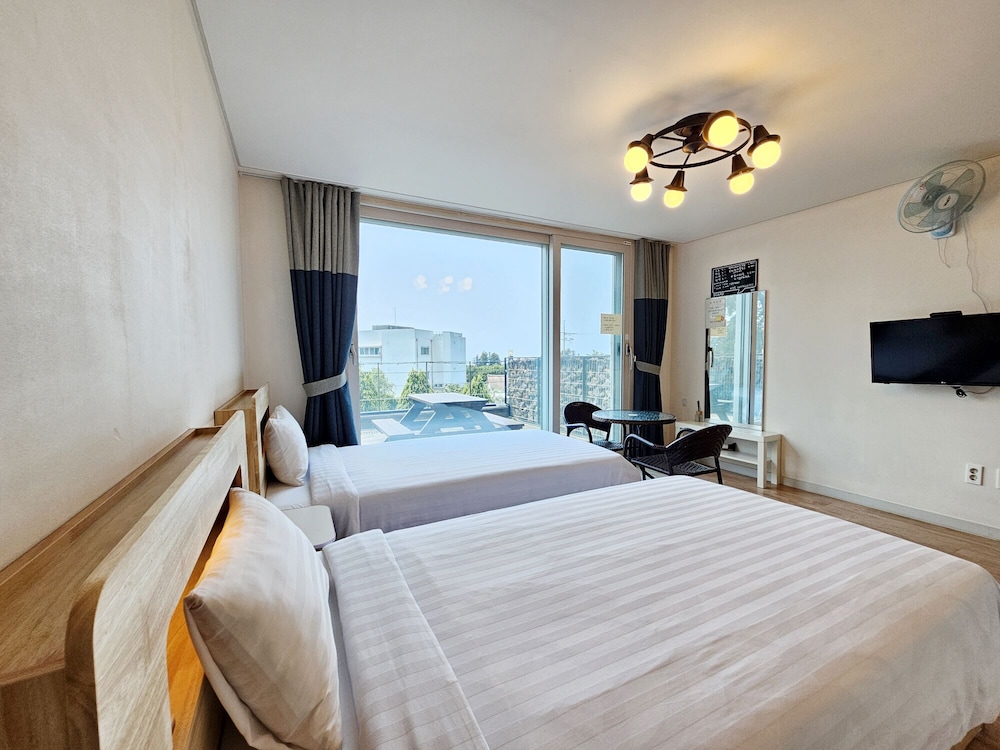 ROOM, TWIN BEDS, 18 PYEONG