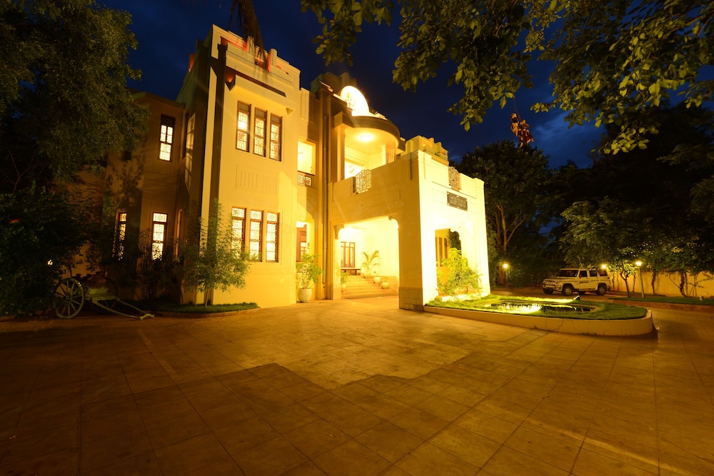 Visalam Hotel 31/33