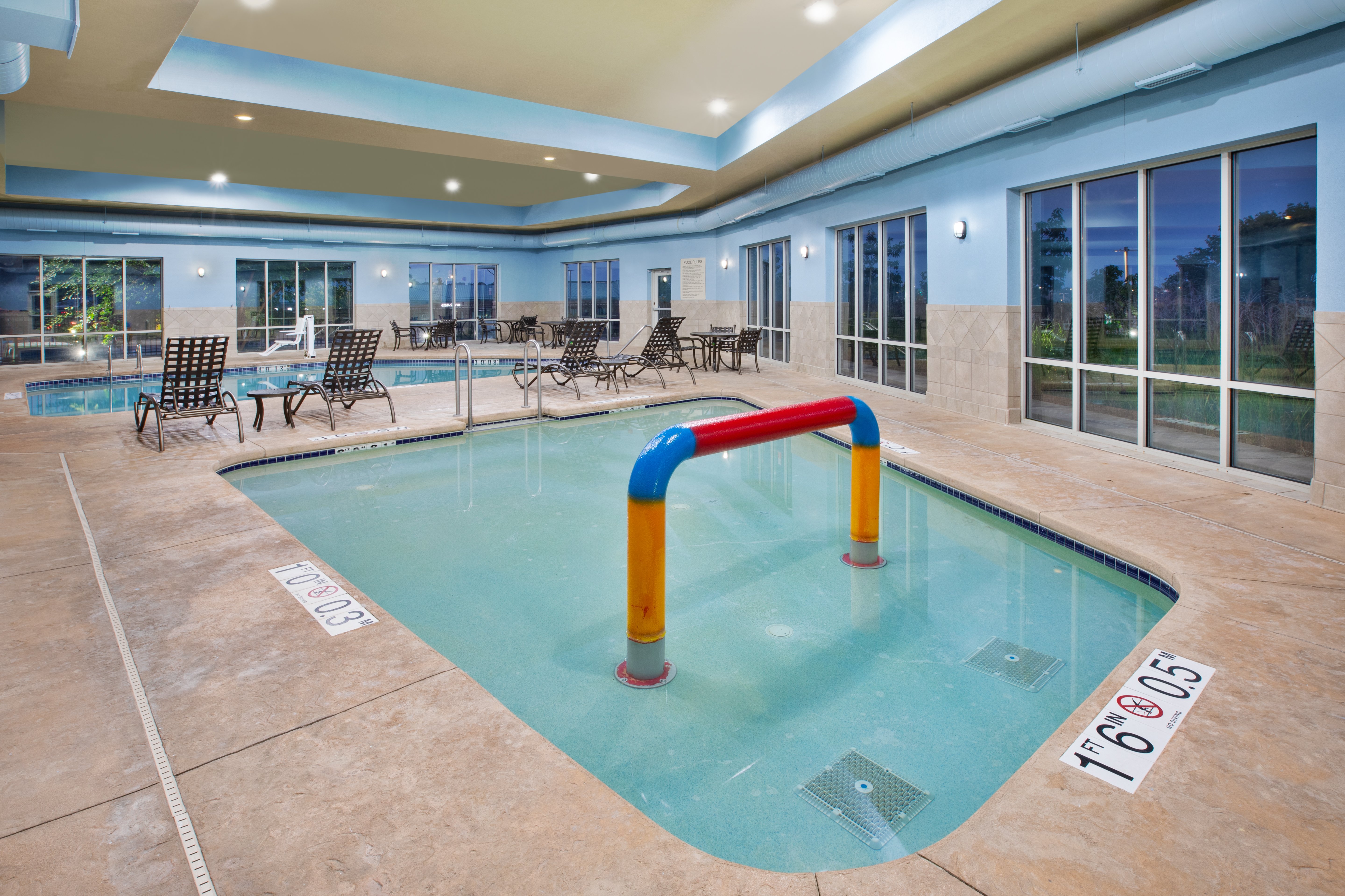 Holiday Inn Express And Suites Milwaukee Nw Park Place 48/79