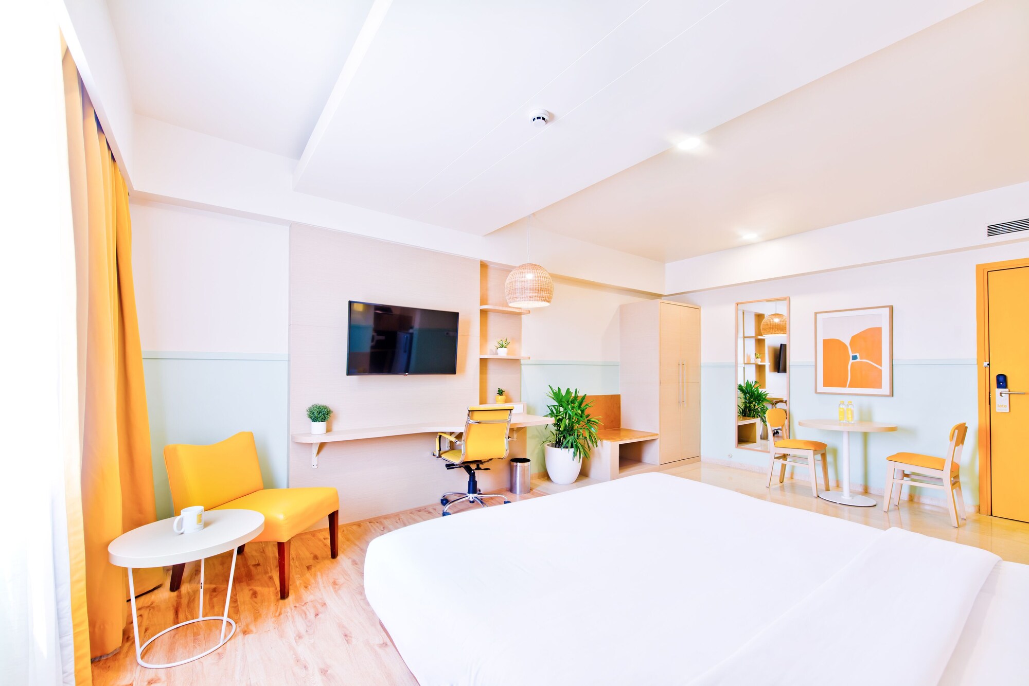 DELUXE, SUITE, KING BED