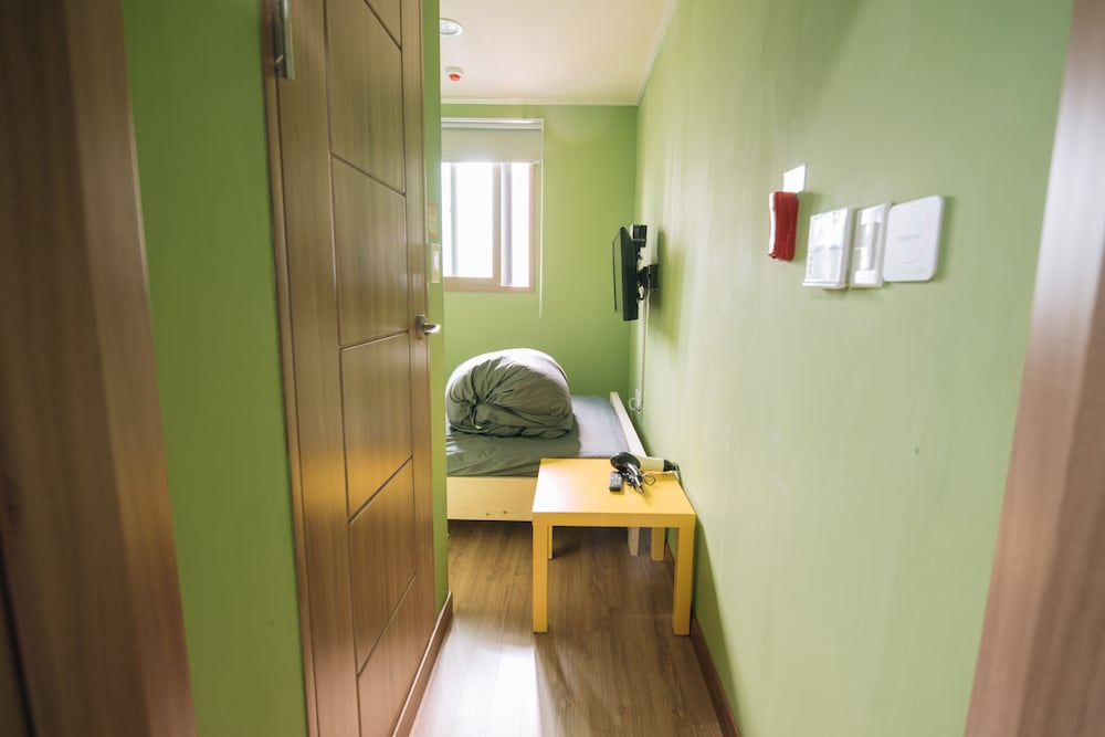 Midtown Hostel 50/50