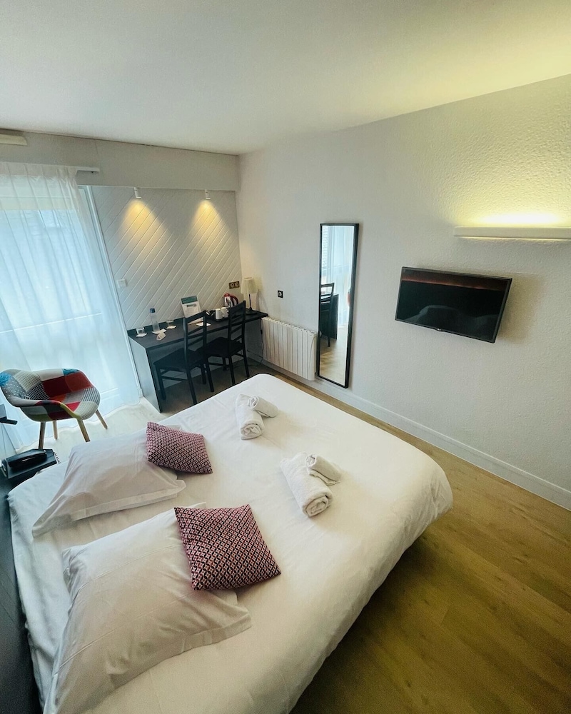 Hotel De France 7/50