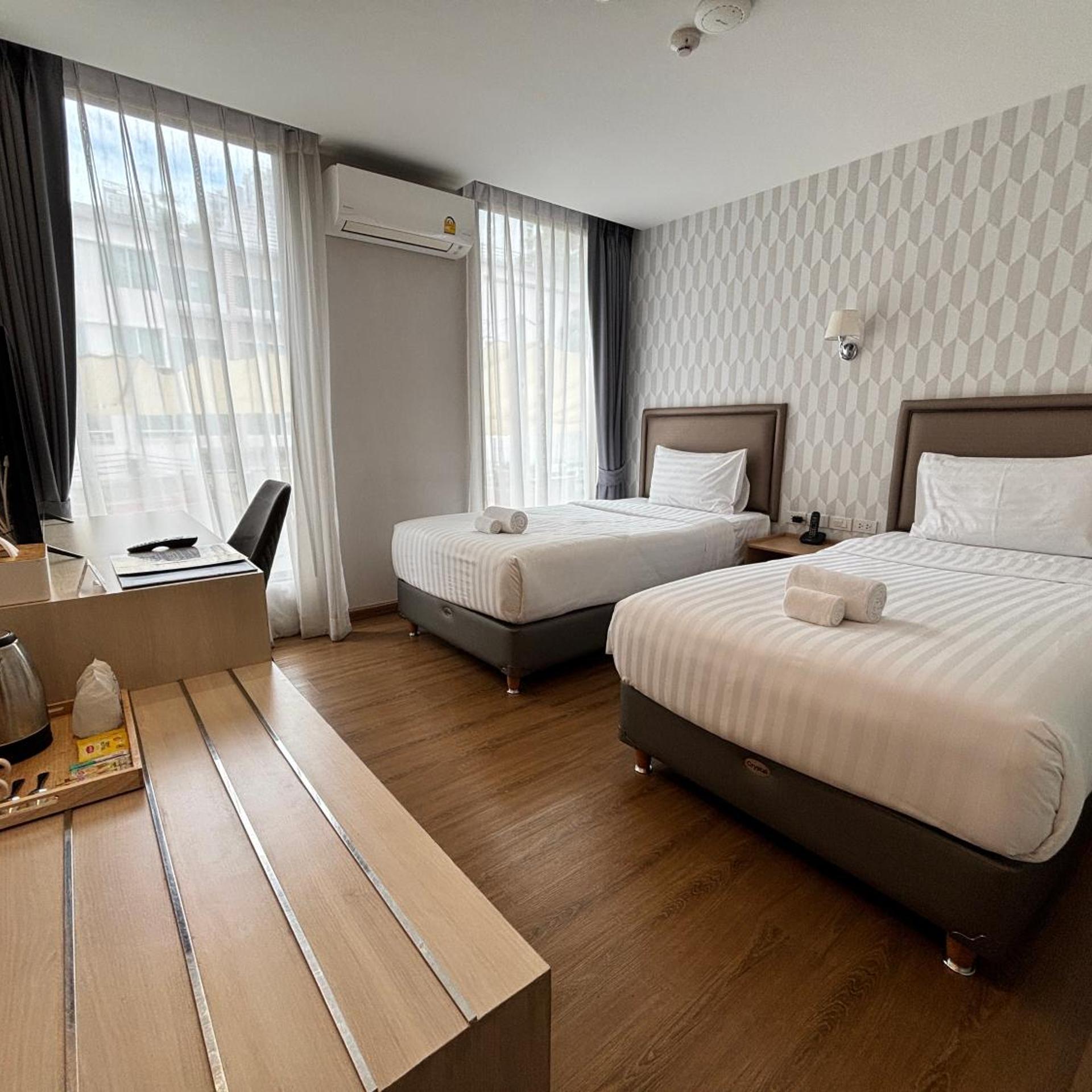Lucky Hotel Bangkok 8/24