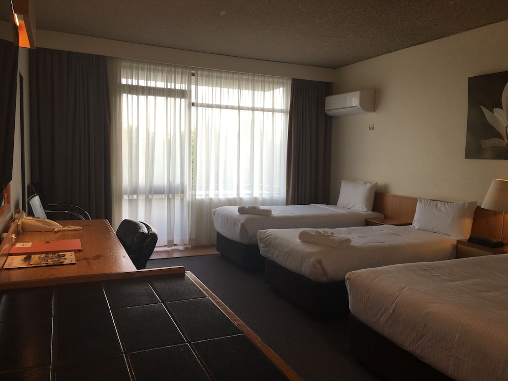 Waterview Gosford Motor Inn 11/72