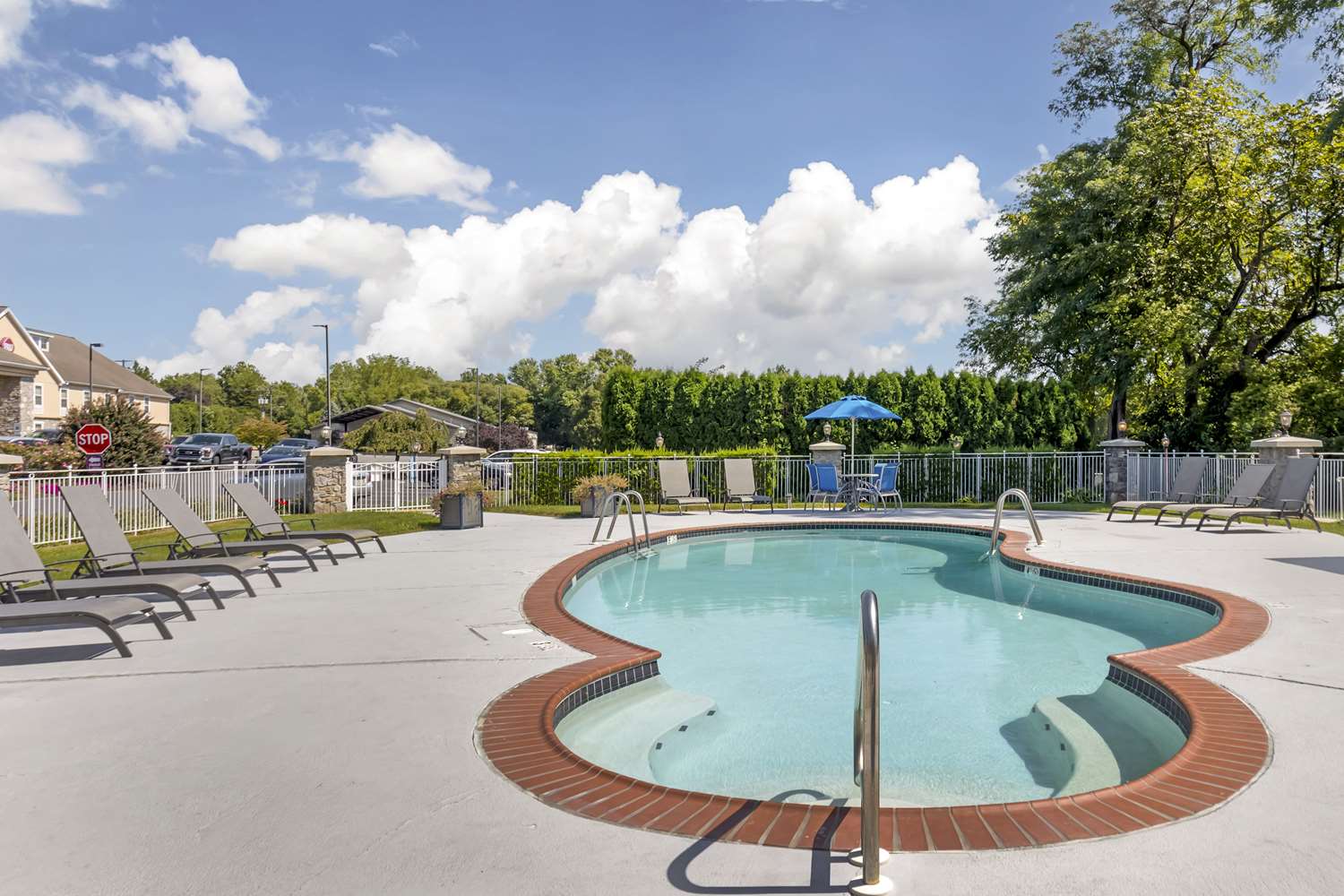 Best Western Plus Revere Inn & Suites 37/39