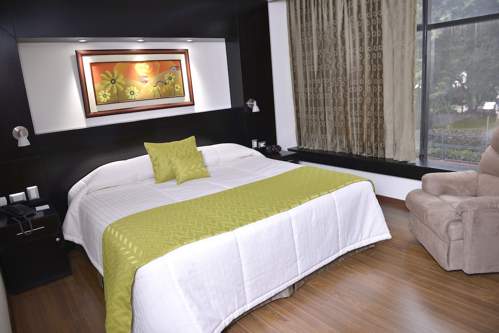 Ramada Hotel Guayaquil 12/45