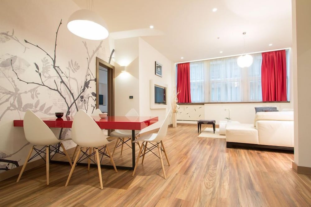 Atera Business Suites 32/42