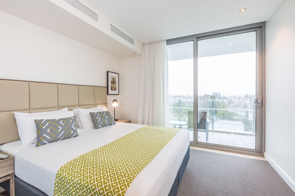 1 Bedroom, Apartment, King Bed, Hinterland View