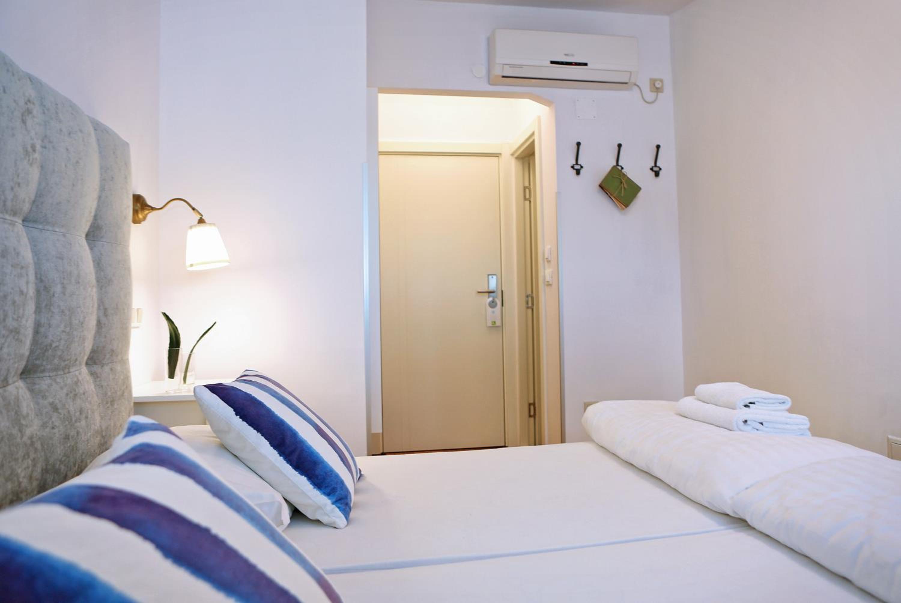 Room, Double or Twin Bed, No Balcony، HOTEL DELFIN 6/10