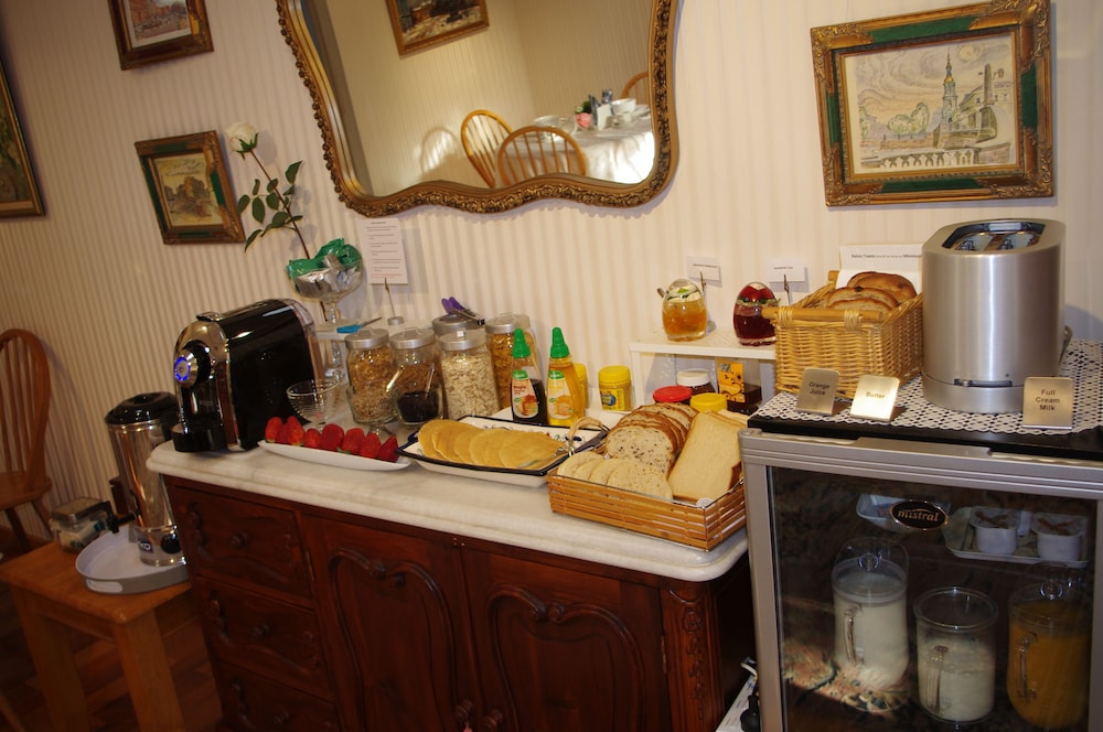 Astoria Retreat Bed And Breakfast 12/25
