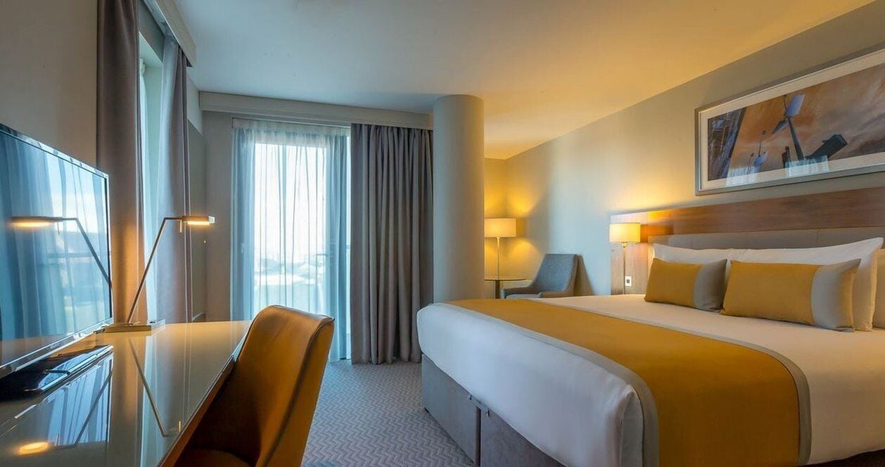 DELUXE, DOUBLE BED