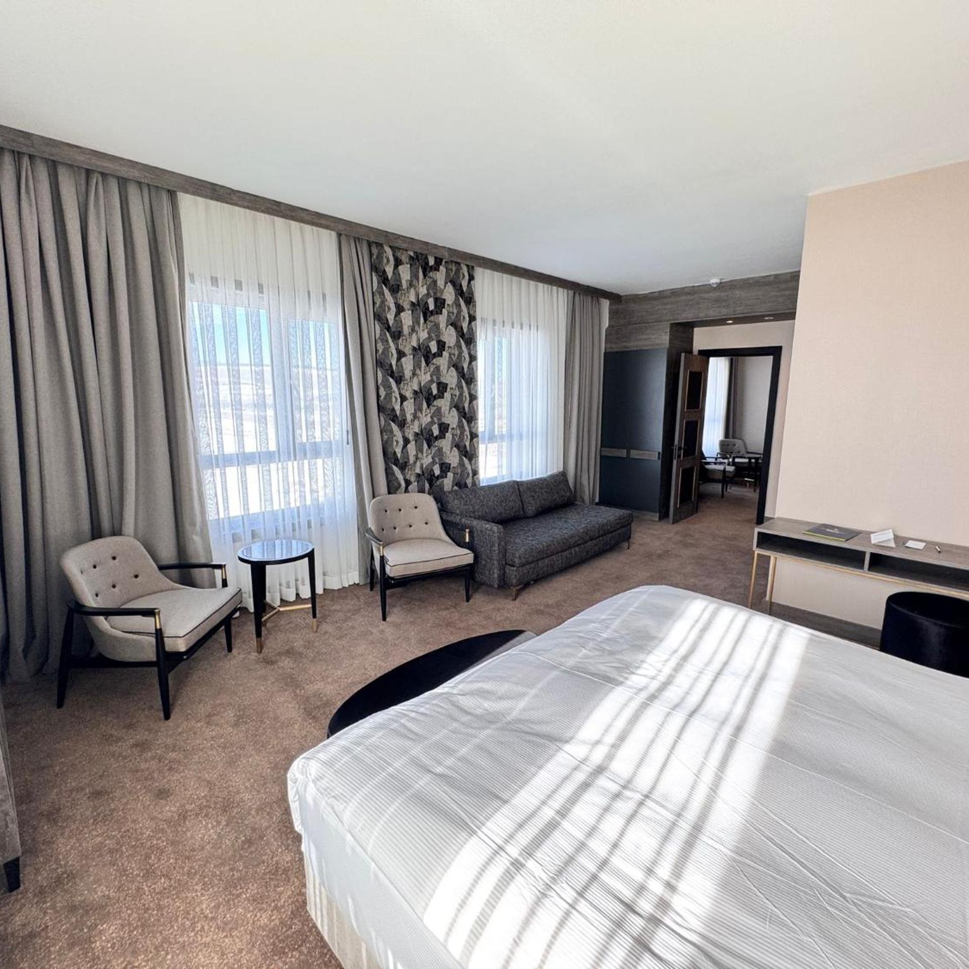 2 Bedrooms, Deluxe, Suite, King Bed, Doubletree by Hilton Kars Sarikamis 2/6