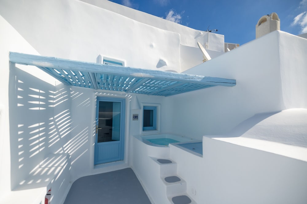 DREAMS LUXURY SUITES 4/50