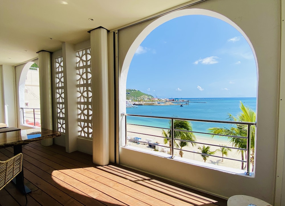 Holland House Beach Hotel 22/45