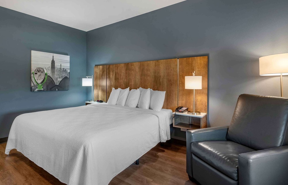 STUDIO, KING BED