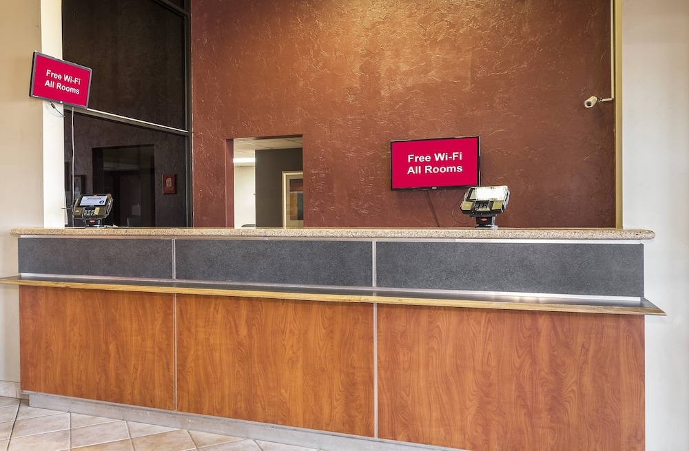 Red Roof Inn and Suites Cleveland - Elyria 4/64