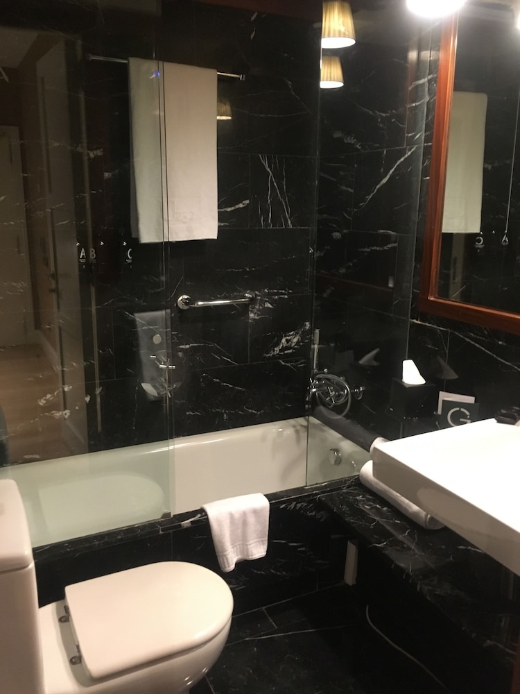 U232 Hotel 25/66