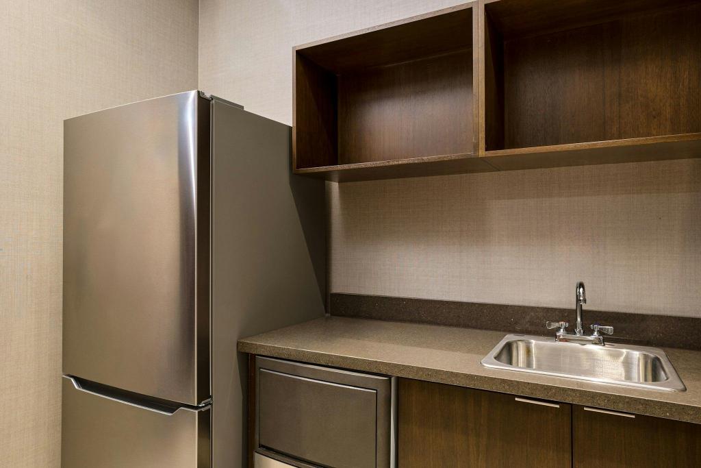 Suite, King Bed, City View, Parlor, Club Lounge Access